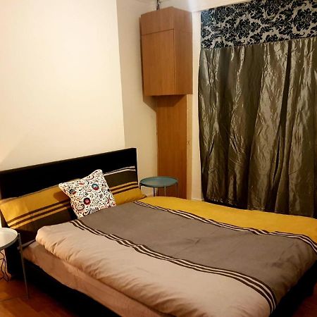 Budget House In Gants Hill Bed & Breakfast อิลฟอร์ด ภายนอก รูปภาพ