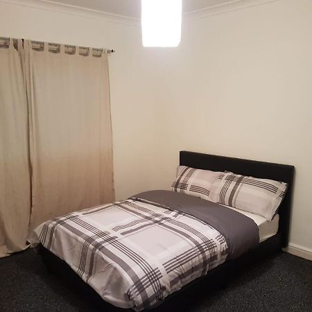 Budget House In Gants Hill Bed & Breakfast อิลฟอร์ด ภายนอก รูปภาพ