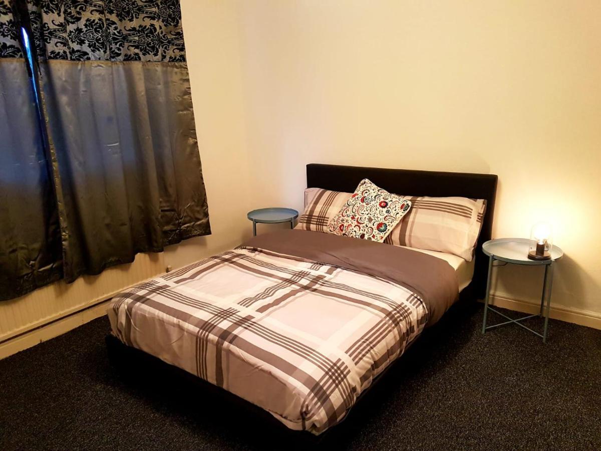 Budget House In Gants Hill Bed & Breakfast อิลฟอร์ด ภายนอก รูปภาพ