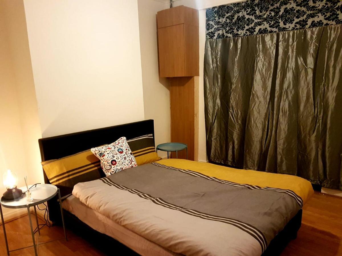 Budget House In Gants Hill Bed & Breakfast อิลฟอร์ด ภายนอก รูปภาพ