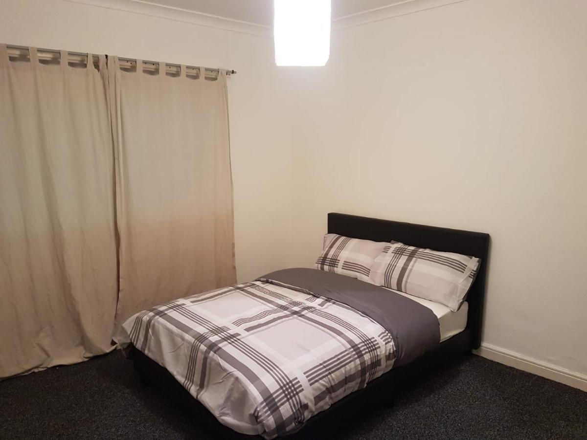 Budget House In Gants Hill Bed & Breakfast อิลฟอร์ด ภายนอก รูปภาพ