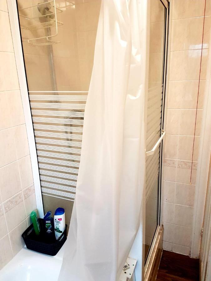 Budget House In Gants Hill Bed & Breakfast อิลฟอร์ด ภายนอก รูปภาพ