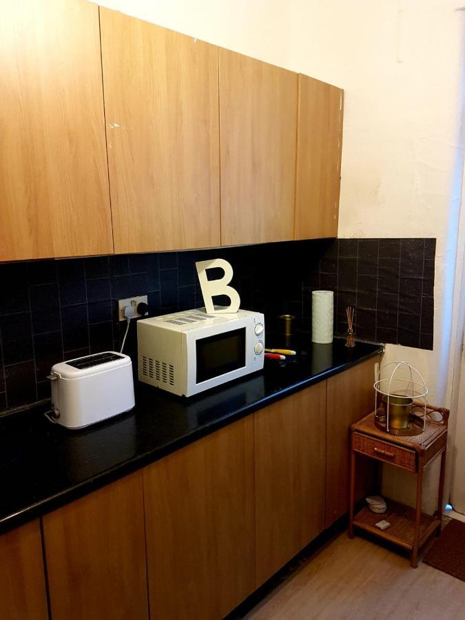 Budget House In Gants Hill Bed & Breakfast อิลฟอร์ด ภายนอก รูปภาพ