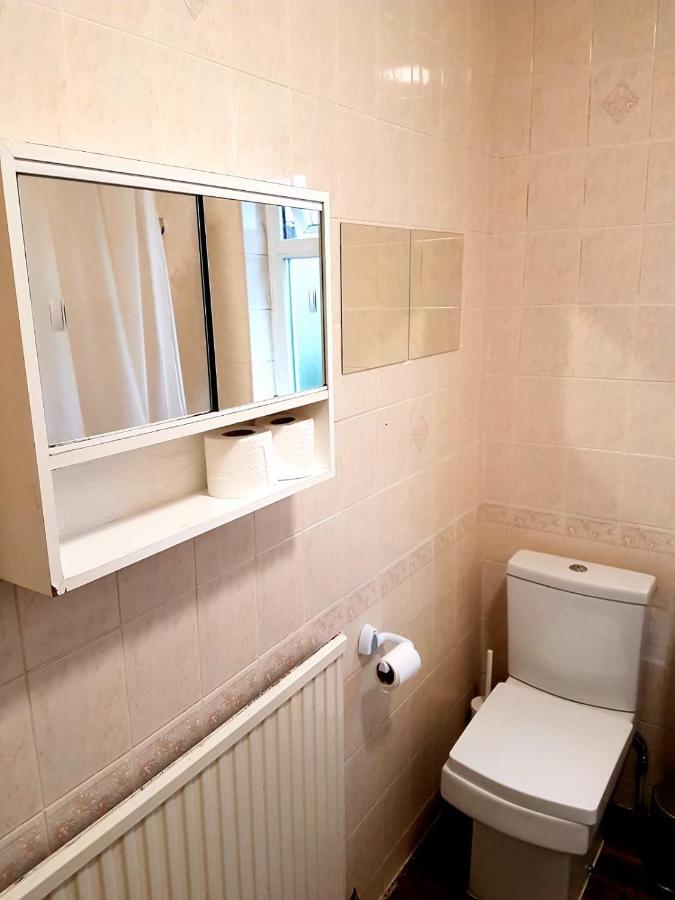Budget House In Gants Hill Bed & Breakfast อิลฟอร์ด ภายนอก รูปภาพ