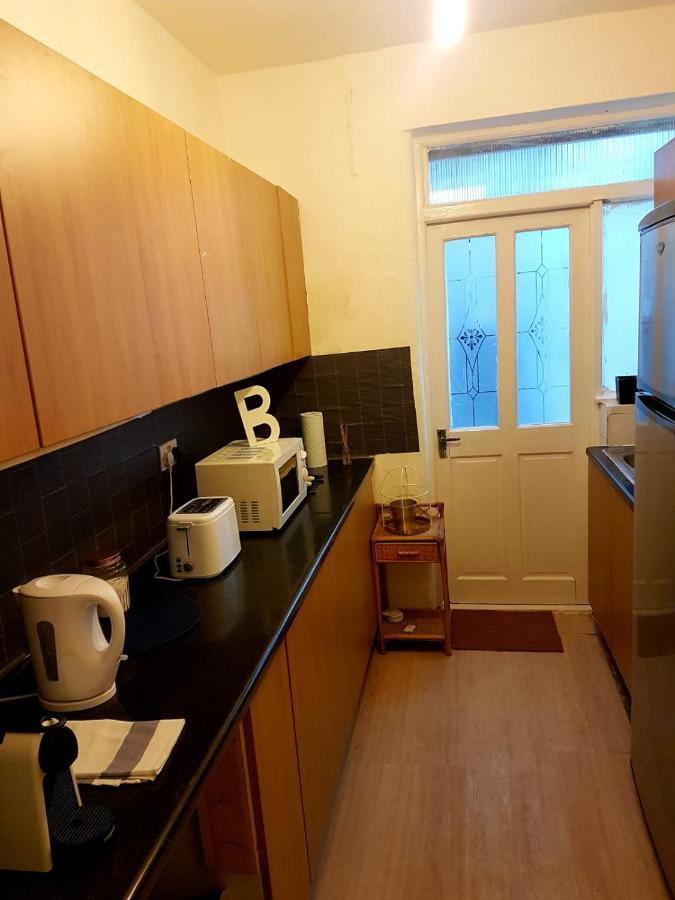 Budget House In Gants Hill Bed & Breakfast อิลฟอร์ด ภายนอก รูปภาพ