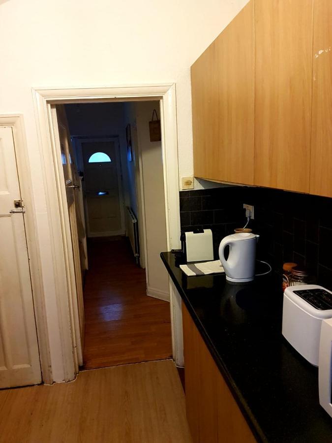 Budget House In Gants Hill Bed & Breakfast อิลฟอร์ด ภายนอก รูปภาพ