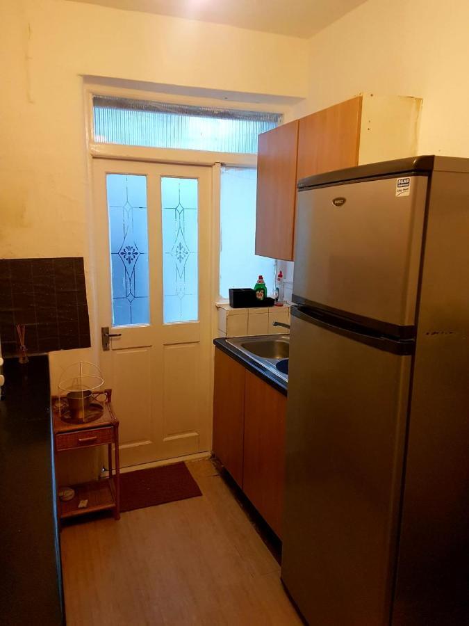 Budget House In Gants Hill Bed & Breakfast อิลฟอร์ด ภายนอก รูปภาพ